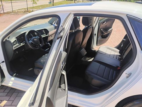 Used 2021 Volkswagen Jetta SE w/ SE Cold Weather Package FWD image 4