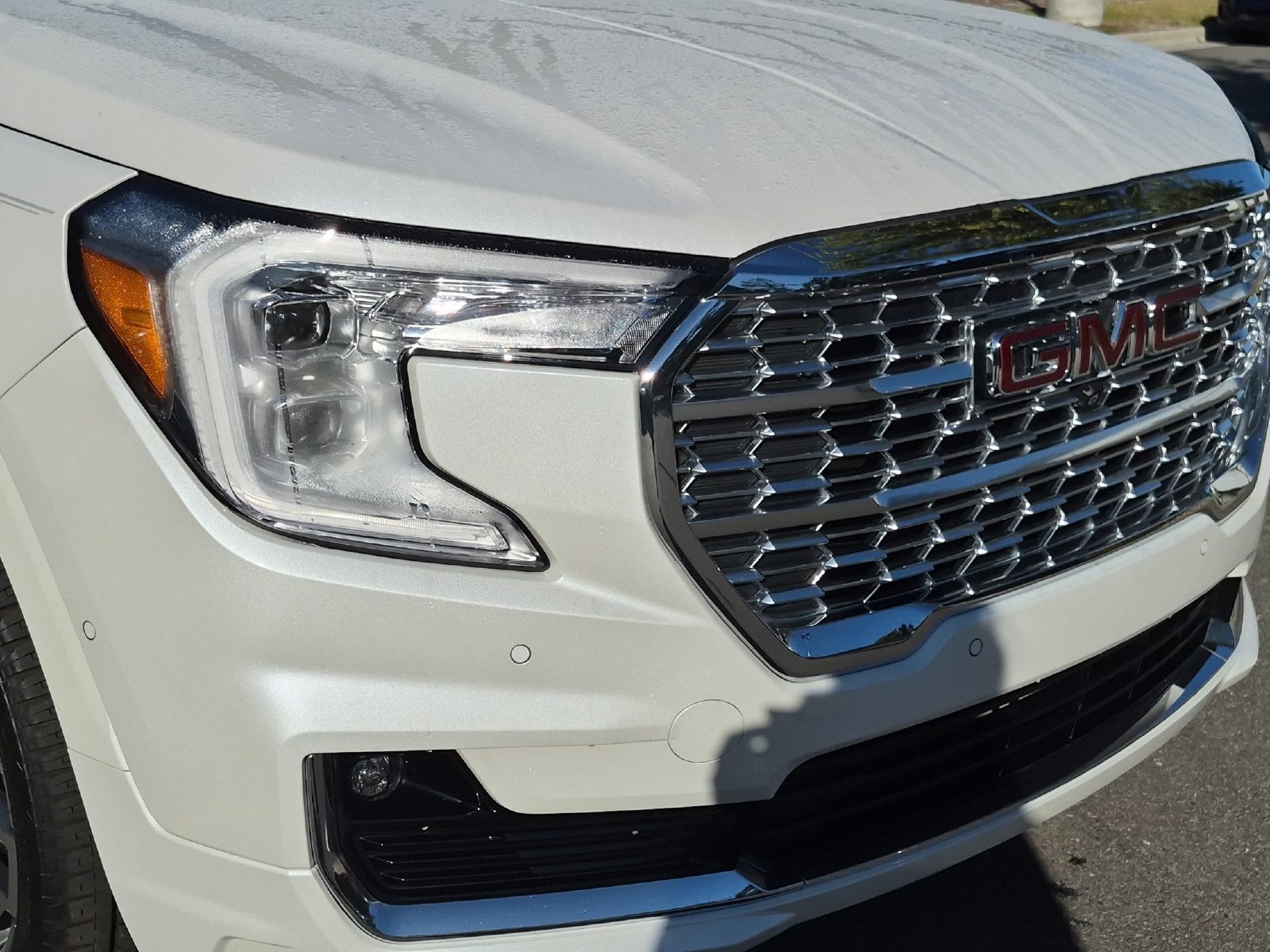 Used 2022 GMC Terrain Denali w/ Denali Premium Package AWD/4WD image 9