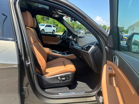 Used 2024 BMW X5 xDrive40i w/ M Sport Package AWD/4WD image 12