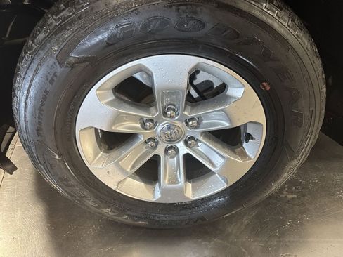 Used 2024 RAM 1500 Laramie image 10