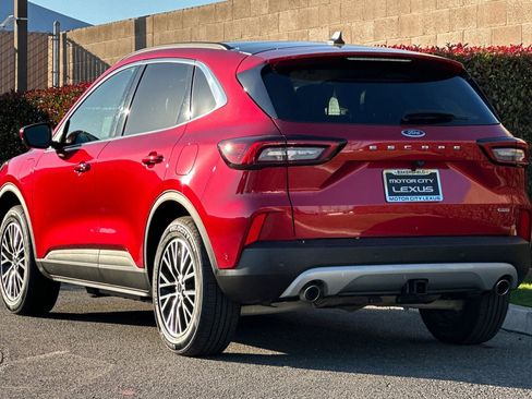 Used 2024 Ford Escape SE w/ PHEV Premium Package image 6