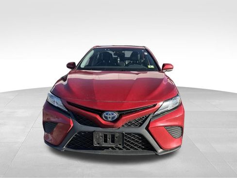 Used 2020 Toyota Camry SE w/ Sunroof Package image 8