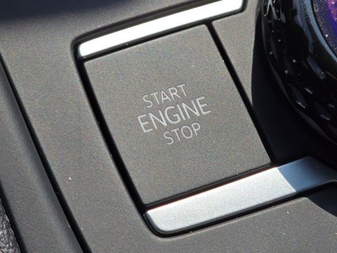 Certified 2025 Volkswagen Tiguan SE R-Line AWD/4WD image 9