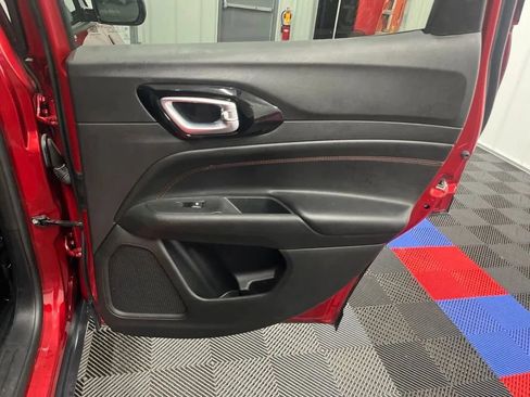 Used 2025 Jeep Compass Trailhawk AWD/4WD image 15