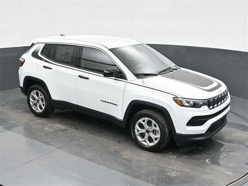 Used 2025 Jeep Compass Sport w/ Mopar Graphics Package image 31