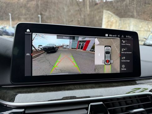 Used 2022 BMW M550i xDrive w/ Dynamic Handling Package image 18