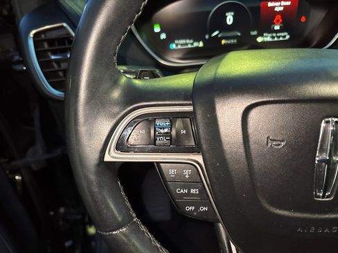 Used 2020 Lincoln Nautilus Reserve w/ Cargo Utility Package image 17