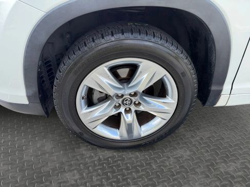 Used 2017 Toyota Highlander Limited FWD image 10
