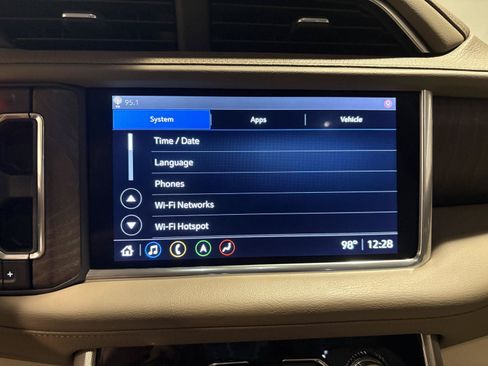 Used 2021 GMC Yukon Denali w/ Denali Ultimate Package AWD/4WD image 18