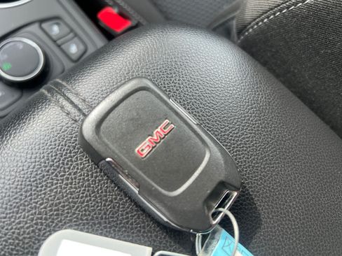 Used 2023 GMC Terrain SLE w/ Driver Convenience Package AWD/4WD image 12