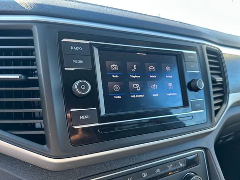 Used 2023 Volkswagen Atlas SE image 9