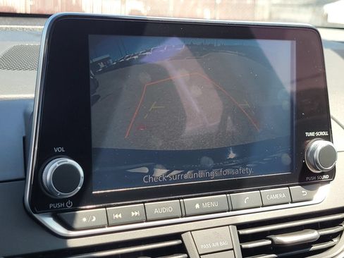 Used 2025 Nissan Altima 2.5 SV FWD image 17