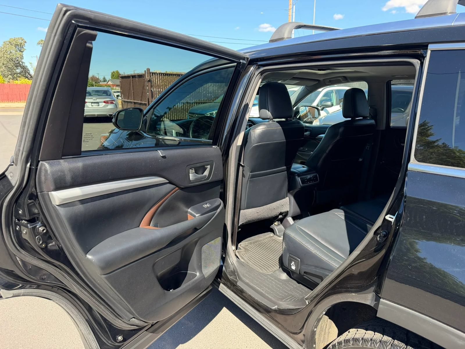 Used 2015 Toyota Highlander XLE AWD/4WD image 10