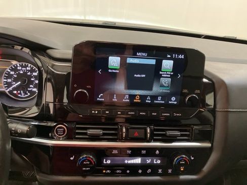 Used 2022 Nissan Pathfinder SL w/ SL Black Package image 14