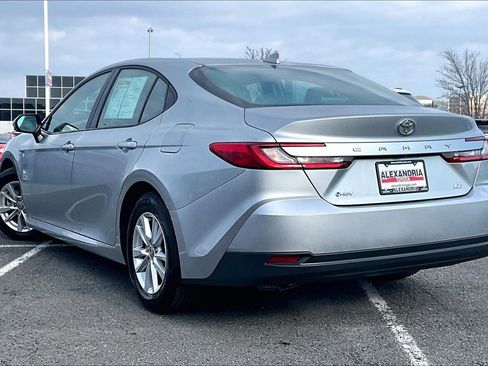 Used 2025 Toyota Camry LE w/ Convenience Package image 11