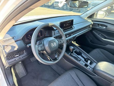 Used 2025 Honda Accord SE image 10
