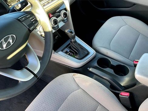 Used 2019 Hyundai Elantra SE image 14