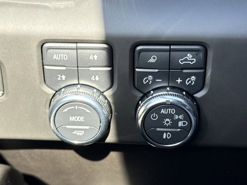 Used 2025 GMC Sierra 1500 AT4 w/ AT4 Premium Package image 25