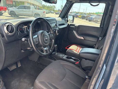 Used 2016 Jeep Wrangler Unlimited Sahara w/ Max Tow Package image 10