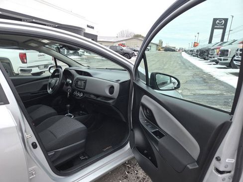 Used 2017 Toyota Yaris L image 13