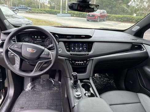 Used 2025 Cadillac XT5 Premium Luxury w/ Technology Package image 17
