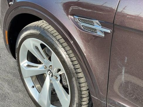 Used 2018 Bentley Bentayga Onyx Edition image 17