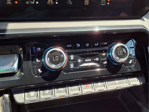 Used 2025 GMC Sierra 2500 AT4 AWD/4WD image 10