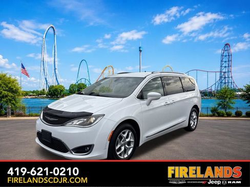 Used 2017 Chrysler Pacifica Touring-L Plus w/ Tire & Wheel Group FWD image 1