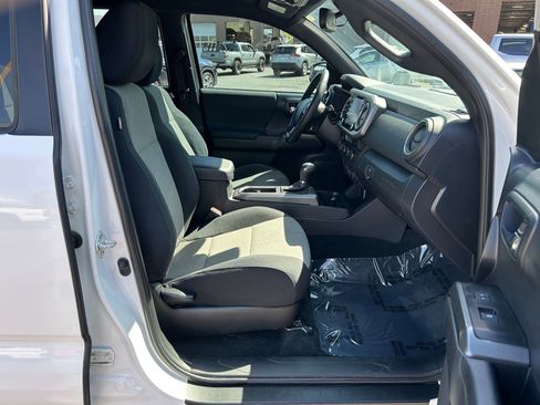 Certified 2023 Toyota Tacoma TRD Off-Road w/ Advanced Technology Package AWD/4WD image 30