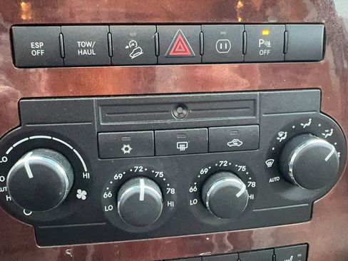 Used 2009 Jeep Grand Cherokee Overland image 19