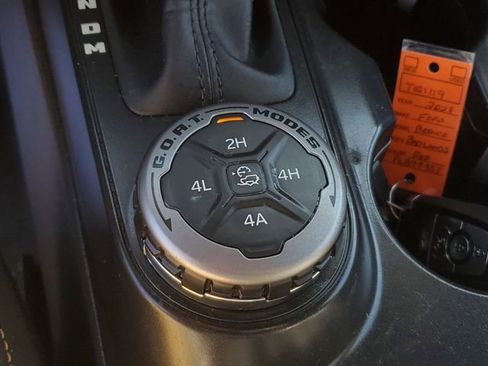 Used 2023 Ford Bronco Badlands image 31