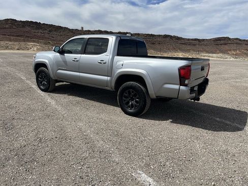 Used 2022 Toyota Tacoma SR5 AWD/4WD image 6