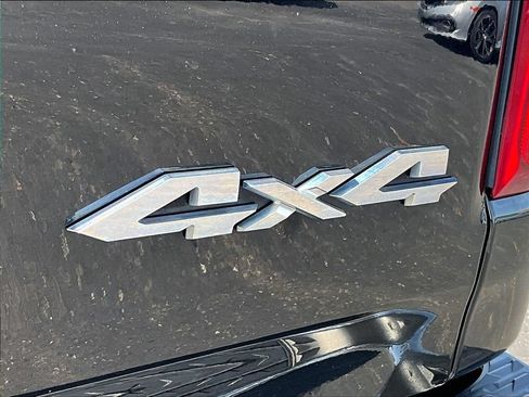 Used 2019 RAM 1500 Laramie AWD/4WD image 9