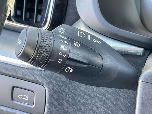 Used 2019 Volvo XC60 T5 Momentum w/ Protection Package image 22