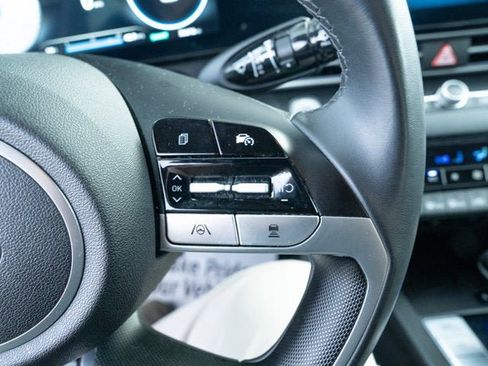 Used 2025 Hyundai Elantra Limited image 22