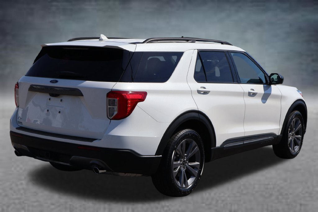 Used 2023 Ford Explorer XLT w/ Equipment Group 202A RWD image 3