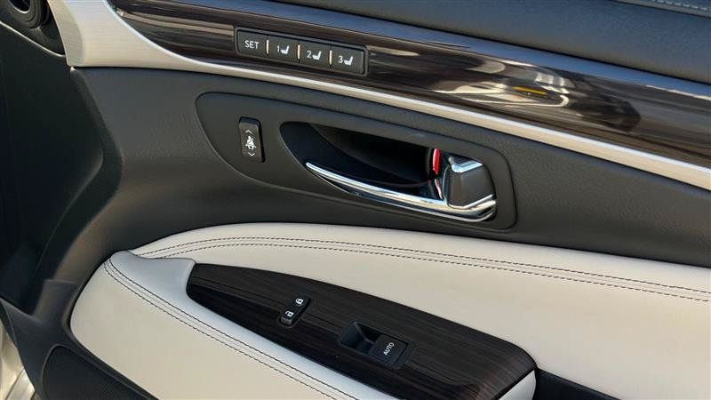 Used 2013 Lexus LS 460 w/ Comfort Pkg RWD image 35