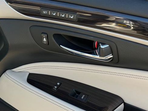 Used 2013 Lexus LS 460 w/ Comfort Pkg RWD image 35