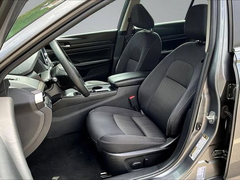 Used 2025 Nissan Altima 2.5 SV FWD image 20