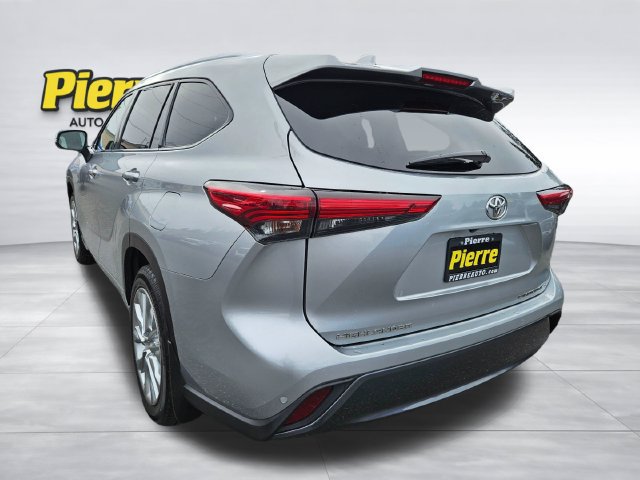 Used 2021 Toyota Highlander Limited AWD/4WD image 3