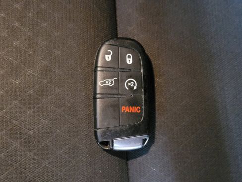 Used 2020 Jeep Grand Cherokee Laredo RWD image 32