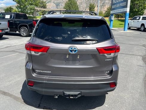 Used 2019 Toyota Highlander LE AWD/4WD image 10