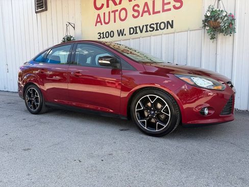 Used 2014 Ford Focus SE w/ Equipment Group 201A FWD image 2