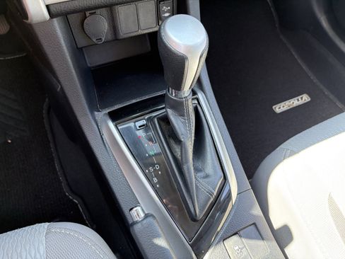 Used 2018 Toyota Corolla LE w/ LE Premium Package w/Moonroof FWD image 20