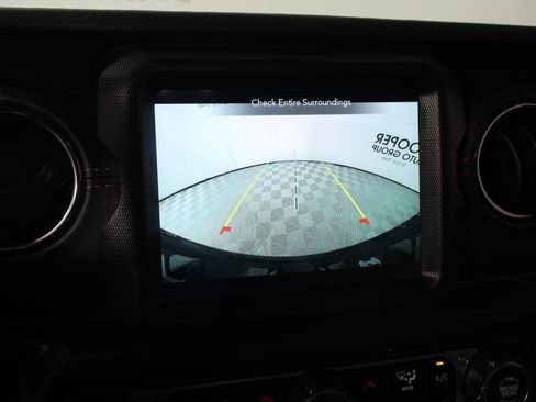 Used 2021 Jeep Wrangler Unlimited Sahara AWD/4WD image 6