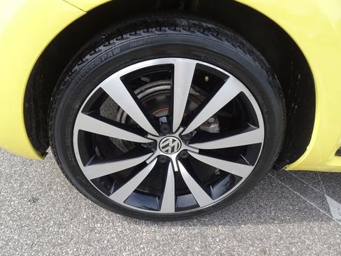 Used 2014 Volkswagen Beetle GSR FWD image 30