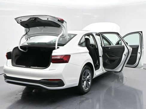 Used 2023 Volkswagen Jetta SE image 42