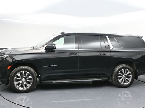 Used 2023 Chevrolet Suburban LT w/ Luxury Package image 4