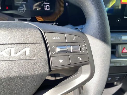 New 2025 Kia K4 LXS image 14
