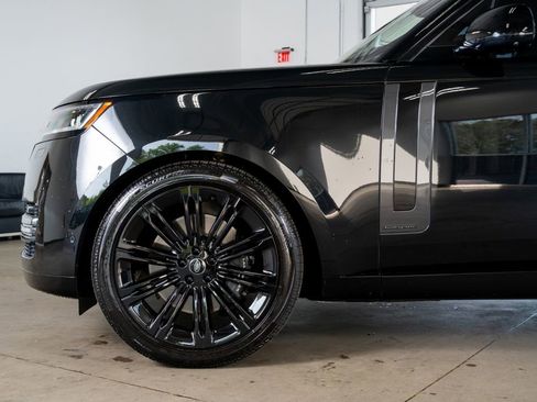 Used 2023 Land Rover Range Rover Long Wheelbase Autobiography image 9